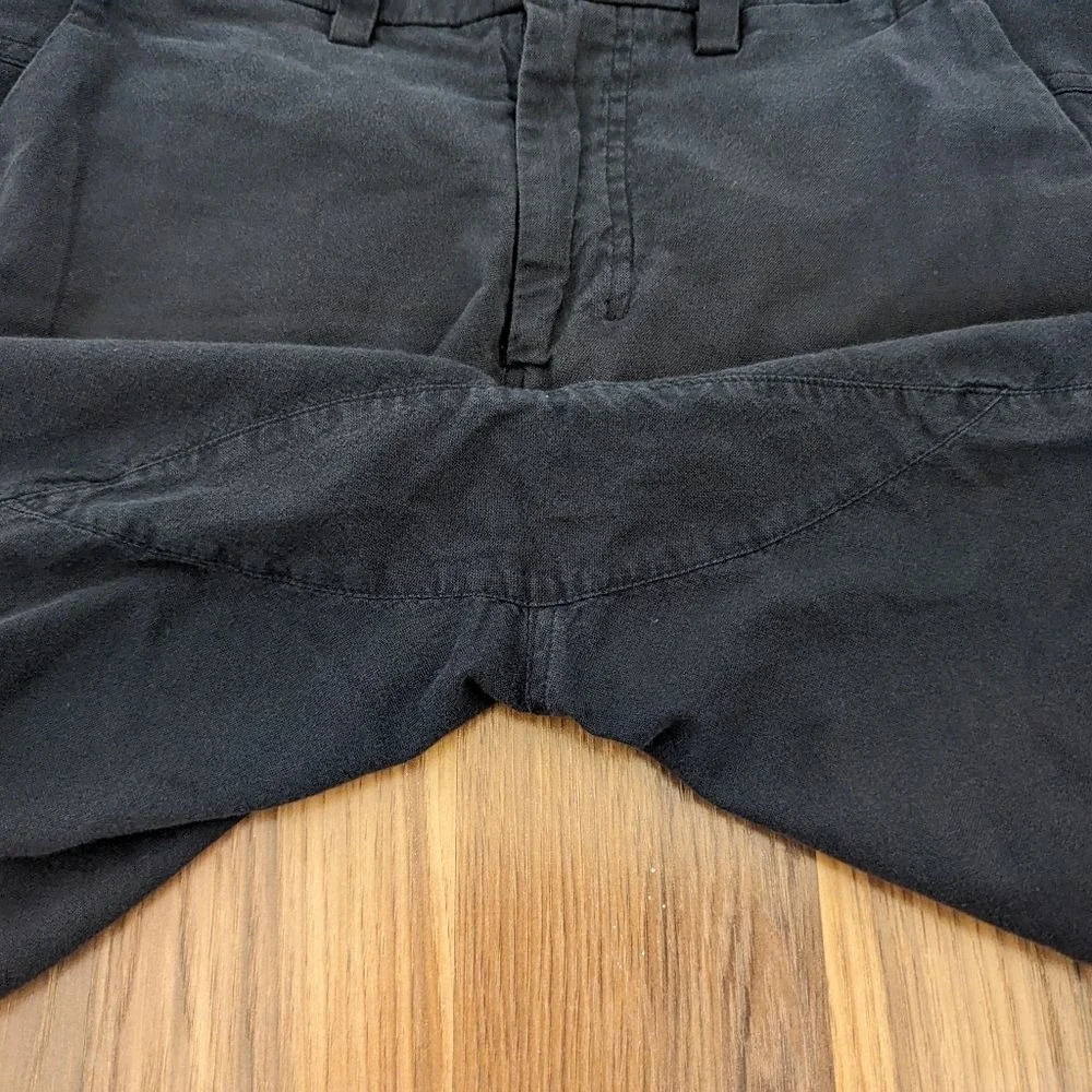 Lululemon Black Bermuda Style Zipper Fly Shorts Size 32‎